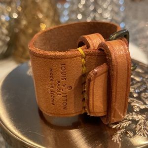 Authentic Louis Vuitton Vachetta Leather and Buckle Luggage Strap Poignet